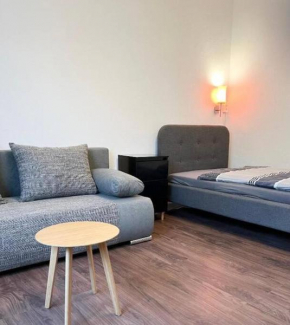 2-Schlafzimmer-Wohnung mit Parkplatz-Balkon-Küche- Garten, Nahe DUS Airport, Messe